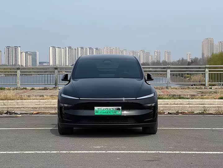 Photo 2 - Tesla Model Y