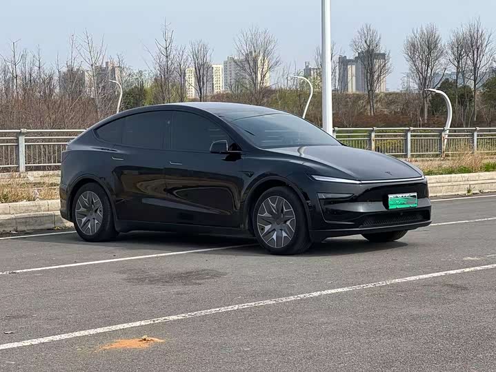 Photo 3 - Tesla Model Y