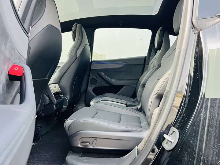 Photo 5 - Tesla Model Y