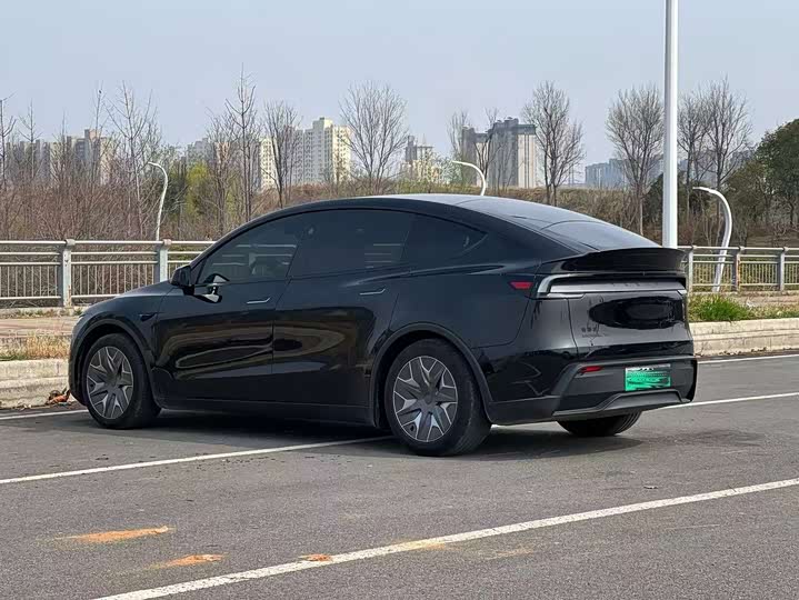 Photo 7 - Tesla Model Y