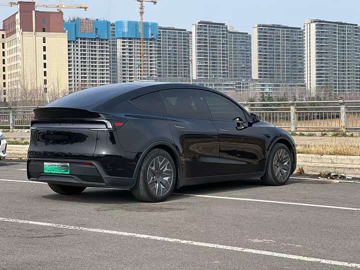 Photo 9 - Tesla Model Y