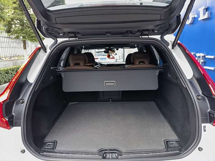 Photo 5 - Volvo XC60
