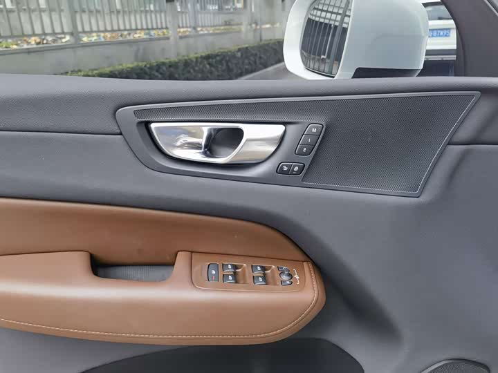 Photo 7 - Volvo XC60