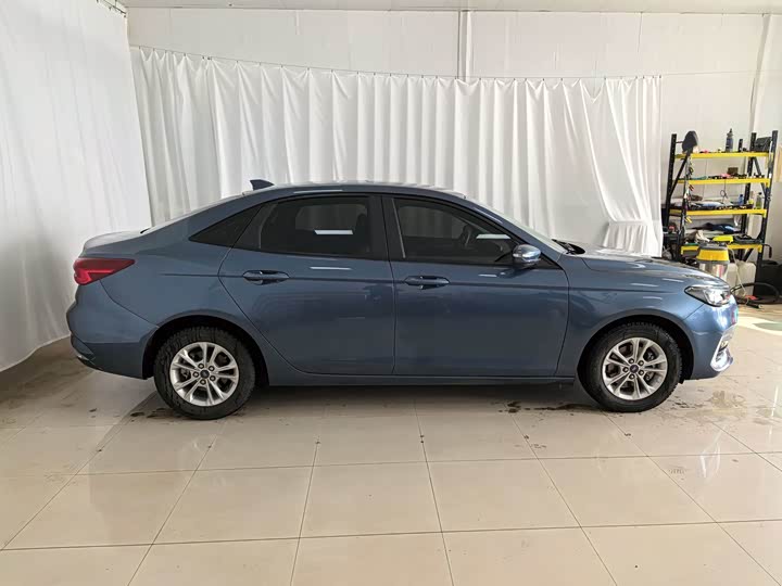 Фото 5 - Ford Escort