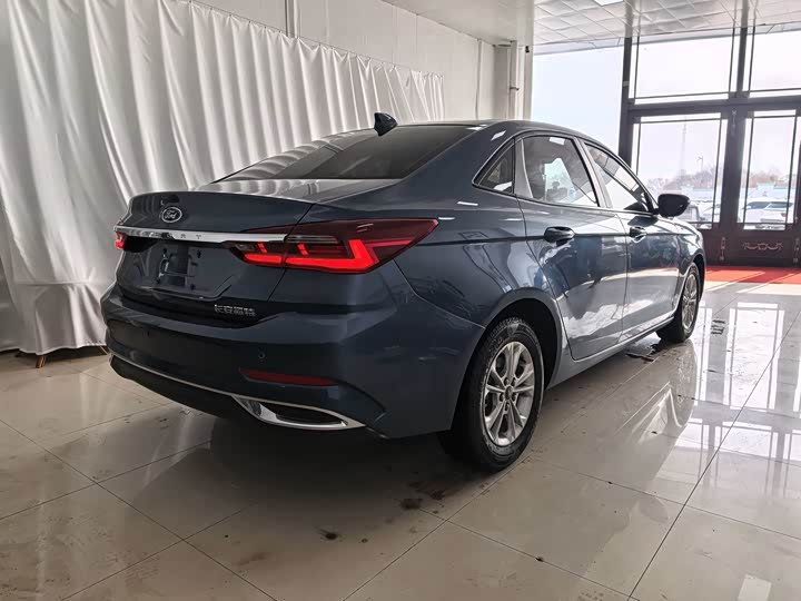 Фото 6 - Ford Escort