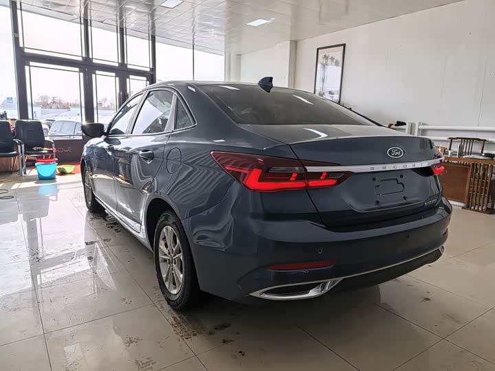 Фото 7 - Ford Escort