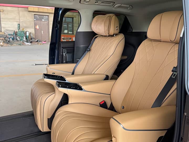 Фото 5 - Denza D9