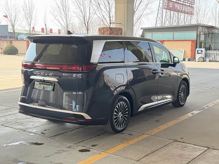 Фото 7 - Denza D9