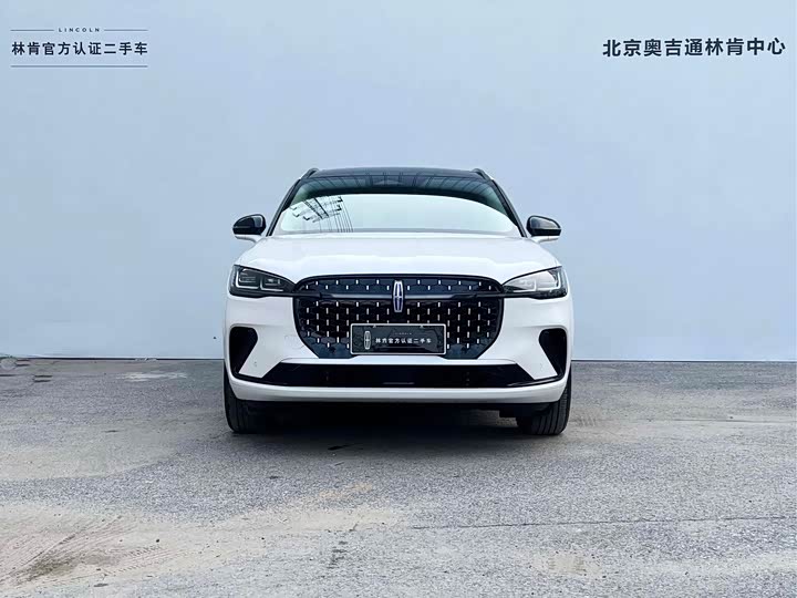 Фото 2 - Lincoln Corsair