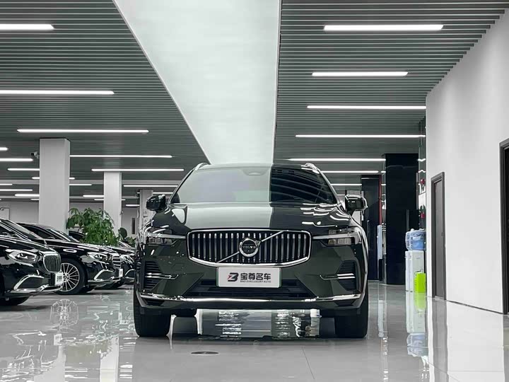 Photo 2 - Volvo XC60 Hybrid