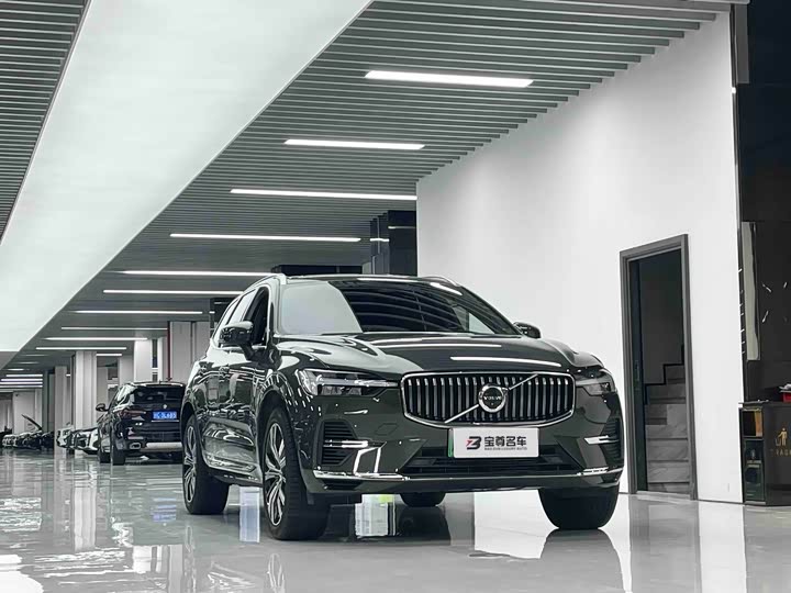 Photo 3 - Volvo XC60 Hybrid