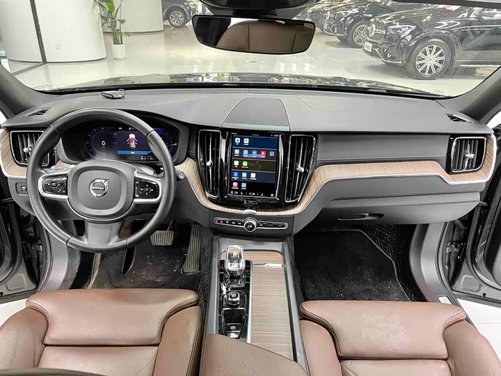 Photo 8 - Volvo XC60 Hybrid