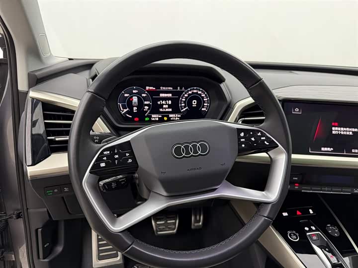 Фото 2 - Audi Q5 e-tron