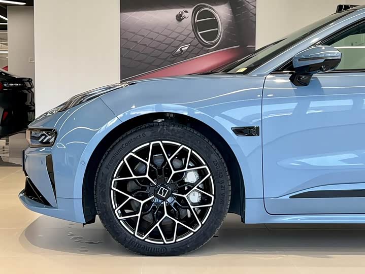 Фото 3 - Zeekr 001