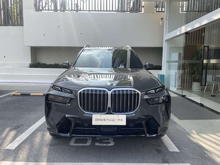 Photo 2 - BMW X7