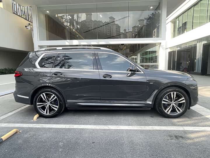 Photo 3 - BMW X7