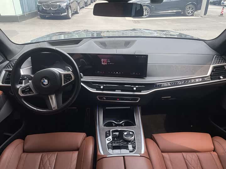 Photo 5 - BMW X7