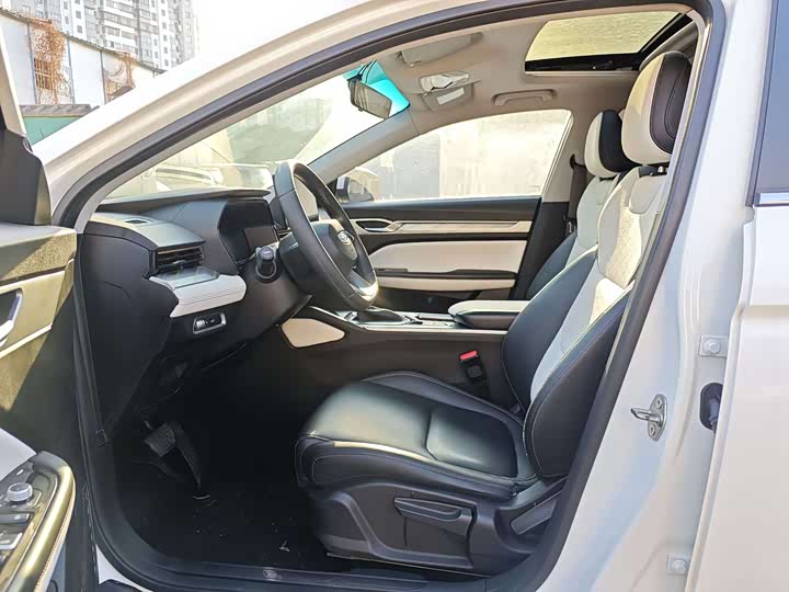 Фото 4 - Geely Emgrand L