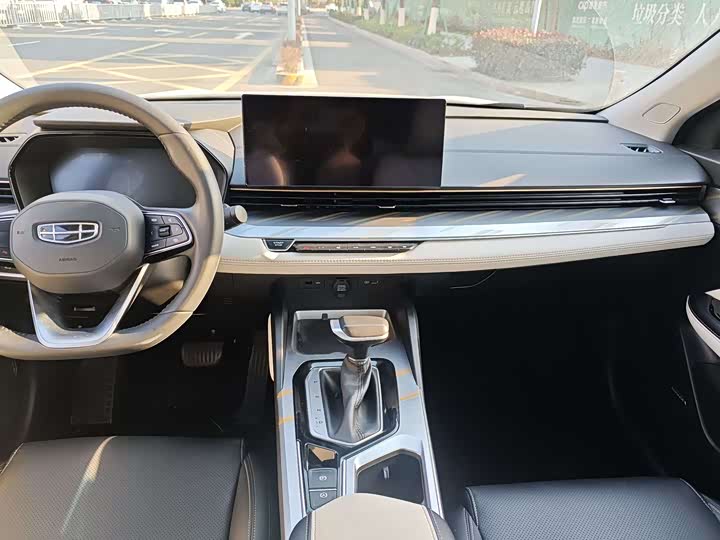 Фото 7 - Geely Emgrand L