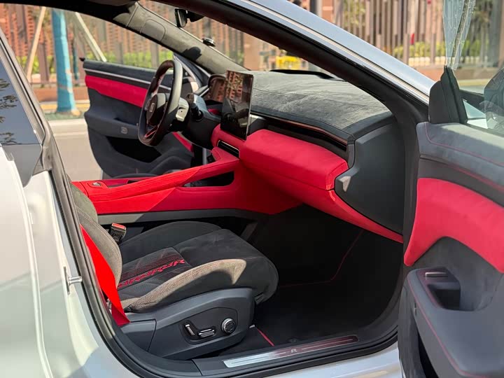 Фото 8 - Zeekr 001 FR