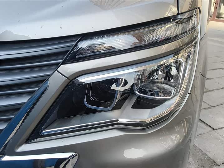 Photo 5 - Dongfeng Forthing Lingzhi M5