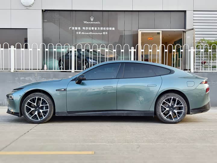 Фото 3 - XPeng P7