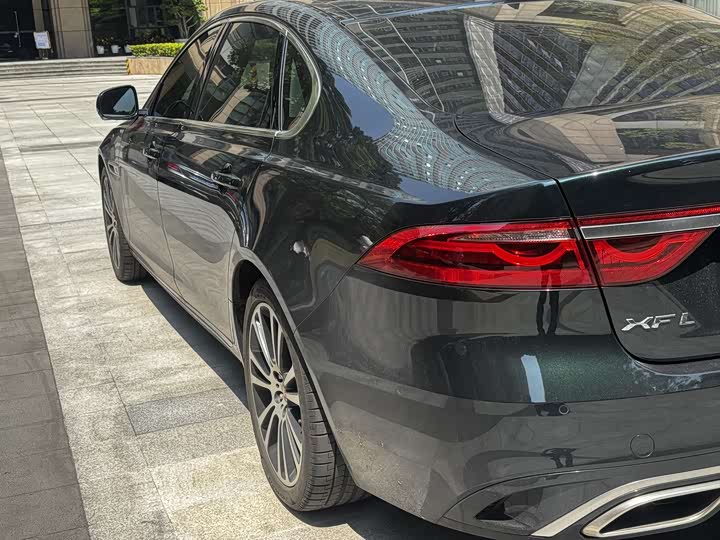 Фото 7 - Jaguar XF L