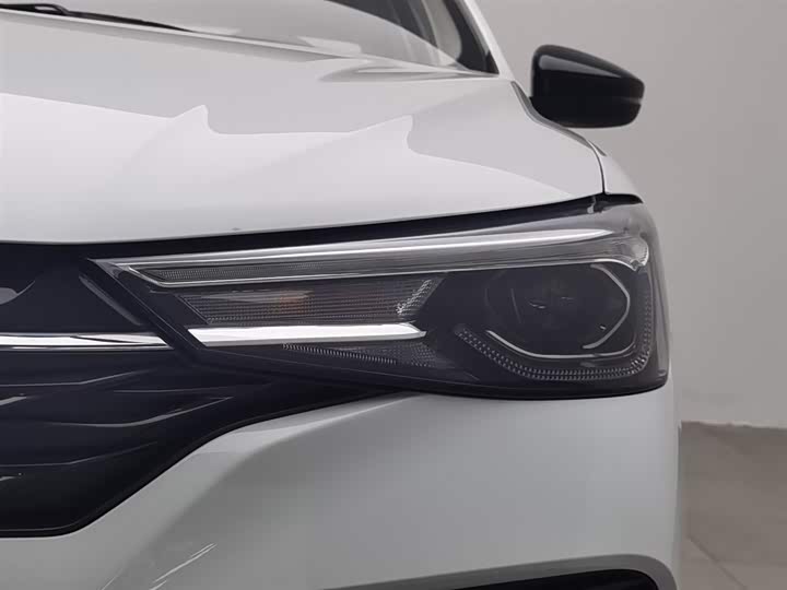 Фото 7 - Roewe i5