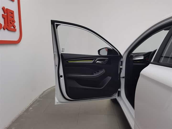 Фото 8 - Roewe i5