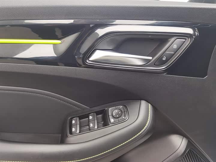 Фото 9 - Roewe i5