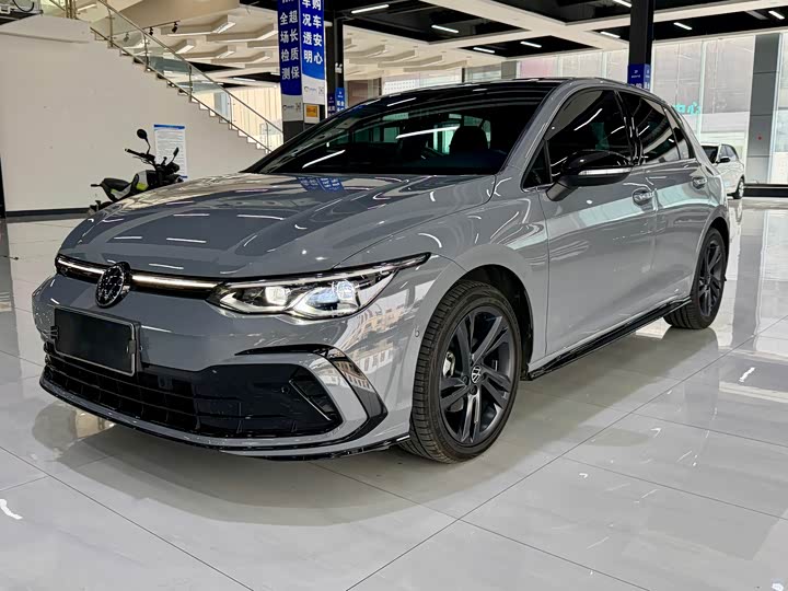 Фото 1 - Volkswagen Golf