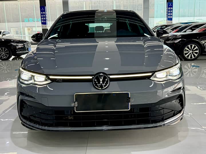 Фото 2 - Volkswagen Golf