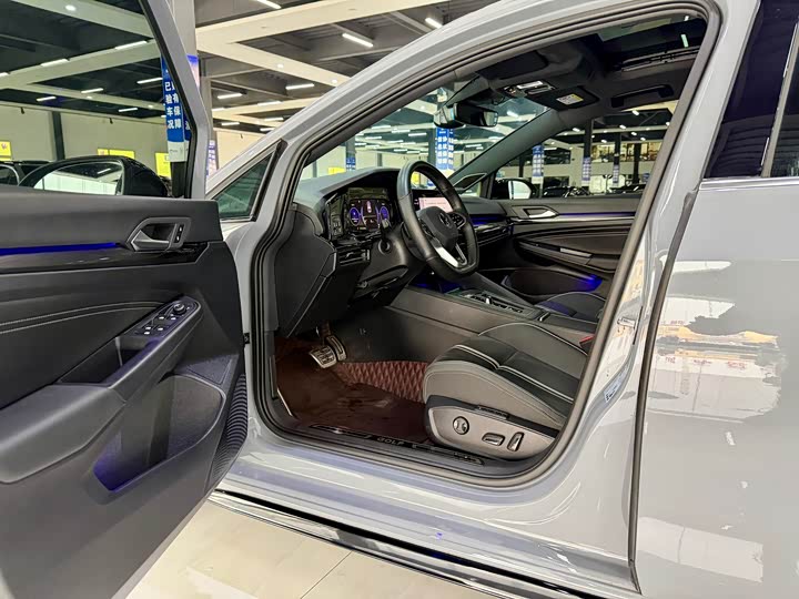 Фото 4 - Volkswagen Golf