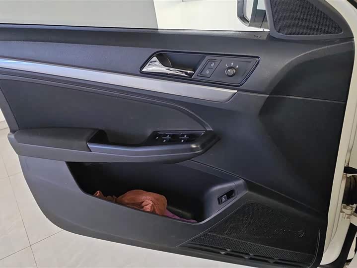 Фото 7 - Volkswagen Lavida