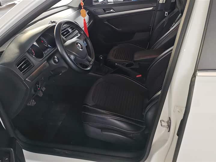 Фото 9 - Volkswagen Lavida