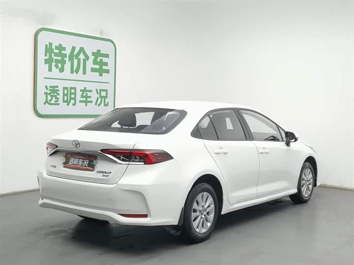 Фото 2 - Toyota Corolla