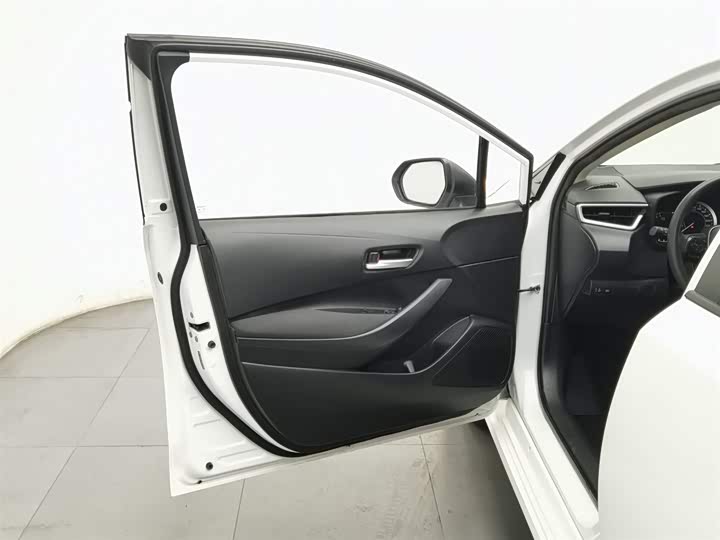 Фото 8 - Toyota Corolla