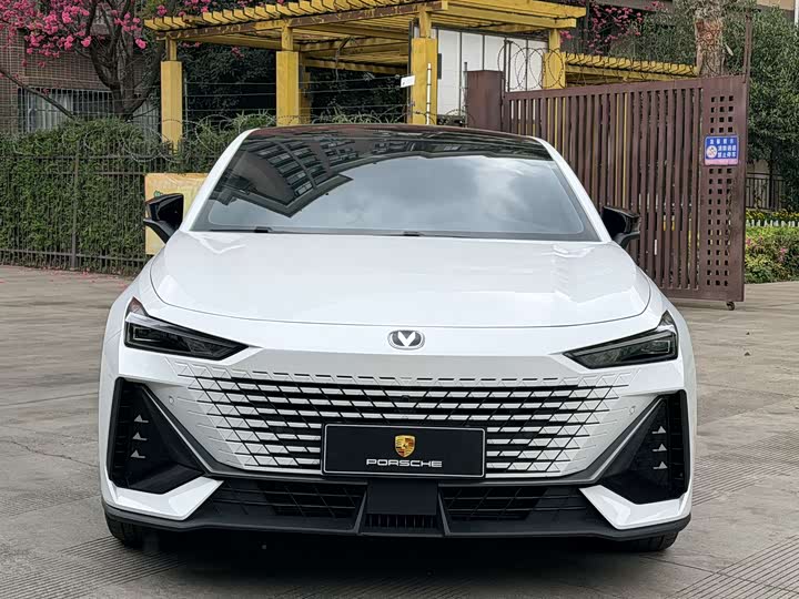 Фото 4 - Changan UNI-V