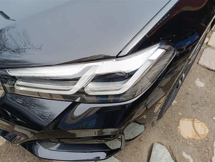 Photo 5 - BMW 5 Series Hybrid