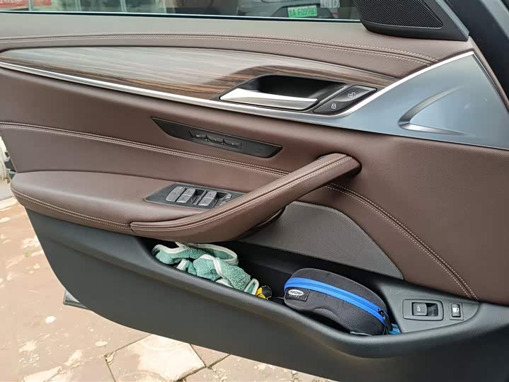 Photo 7 - BMW 5 Series Hybrid