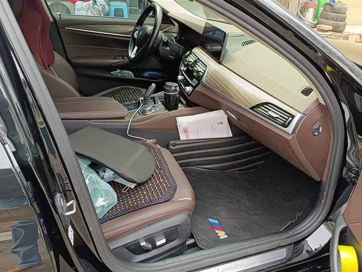 Photo 8 - BMW 5 Series Hybrid