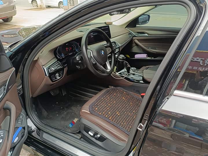 Photo 9 - BMW 5 Series Hybrid