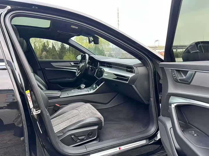 Фото 4 - Audi A6L