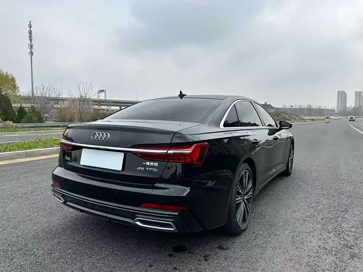 Фото 9 - Audi A6L