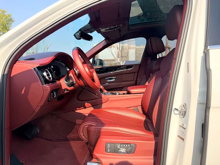 Фото 9 - Bentley Bentayga