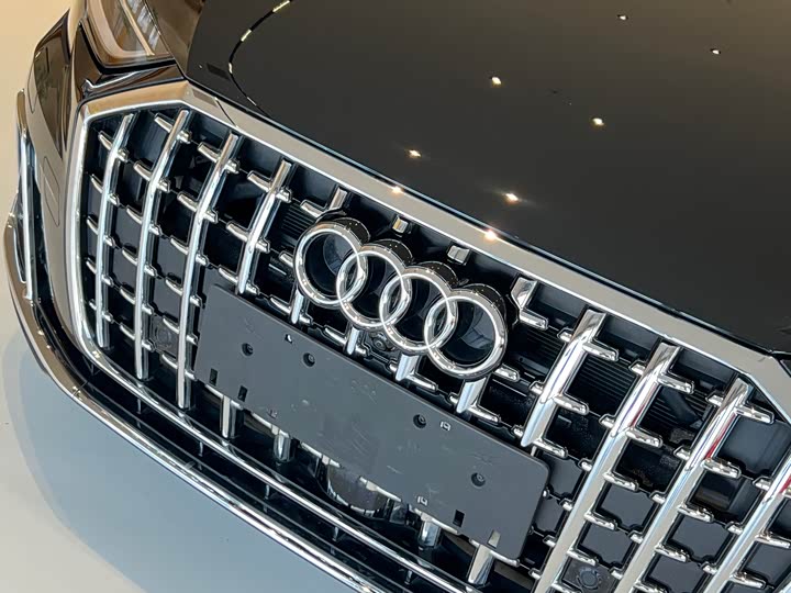 Фото 2 - Audi A8