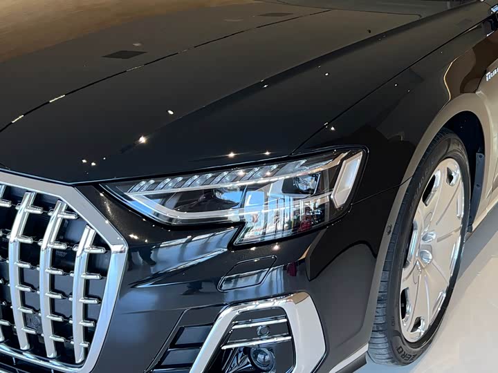 Фото 3 - Audi A8