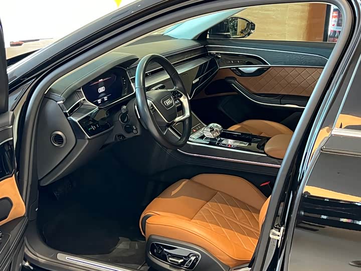 Фото 7 - Audi A8