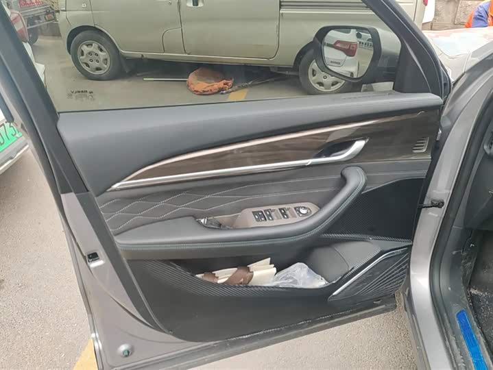 Photo 7 - Geely Monjaro