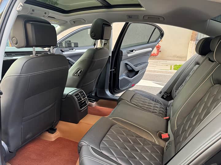 Photo 8 - Volkswagen Magotan GTE Hybrid